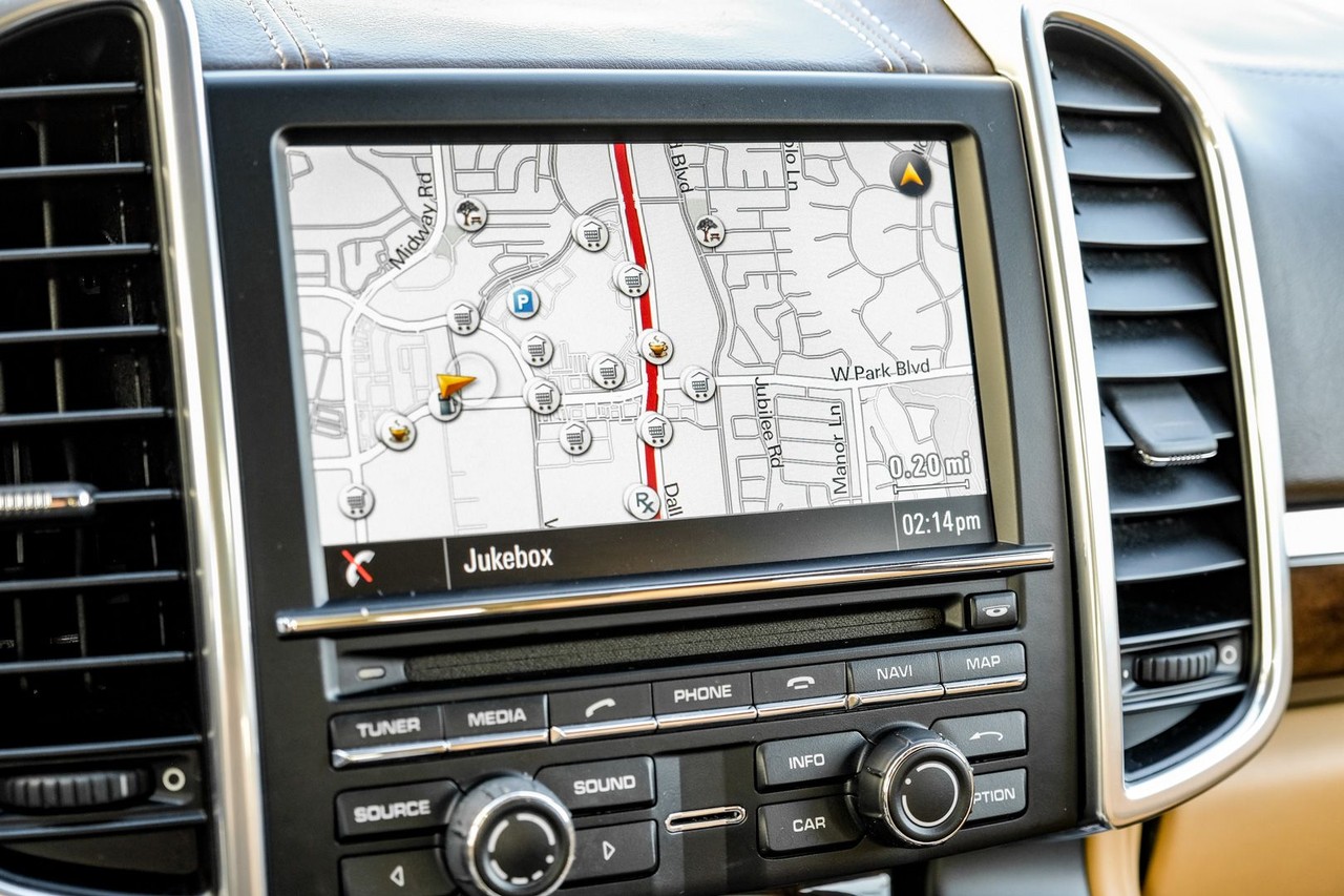 Porsche Cayenne Vehicle Main Gallery Image 22