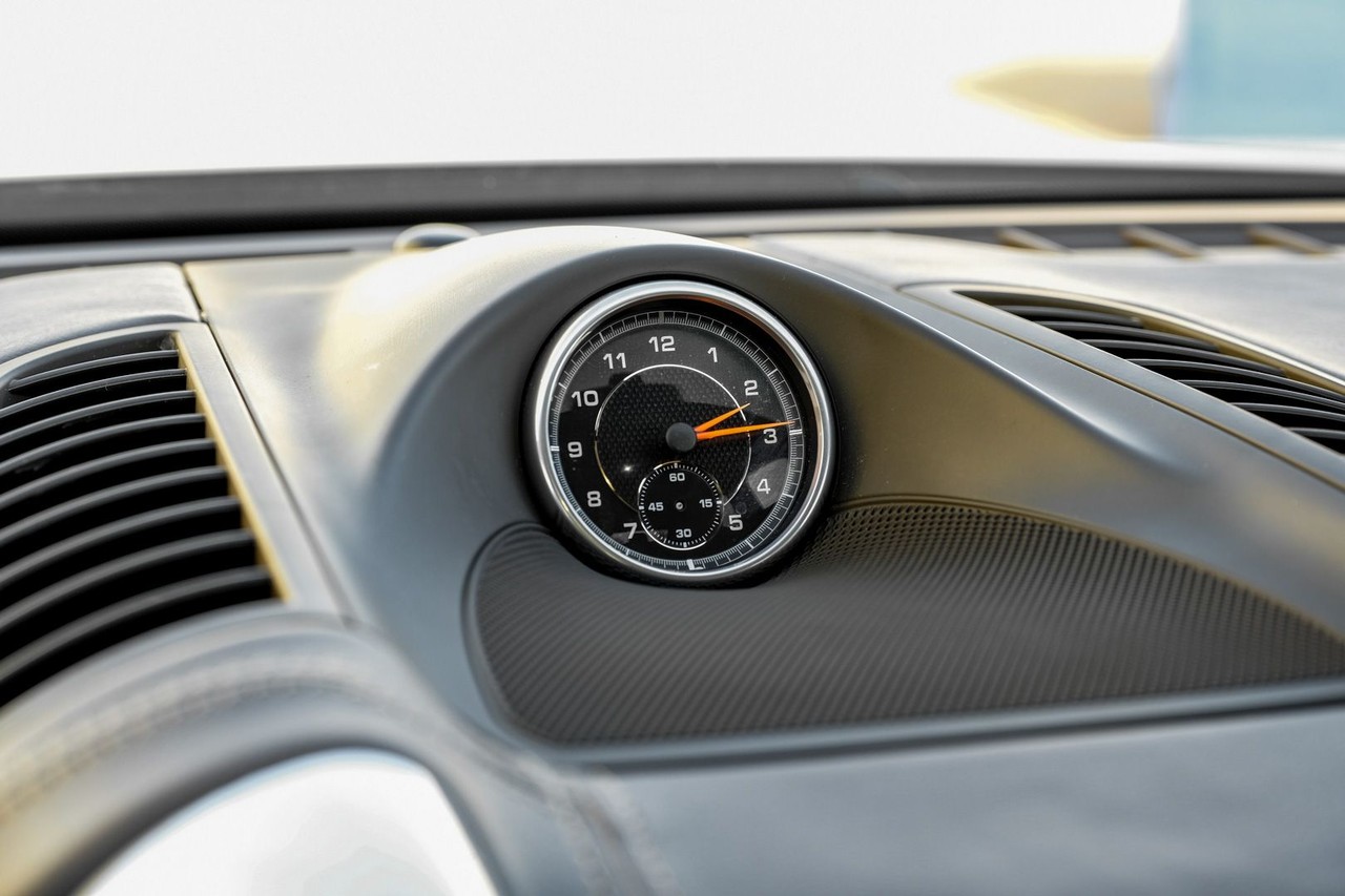 Porsche Cayenne Vehicle Main Gallery Image 25