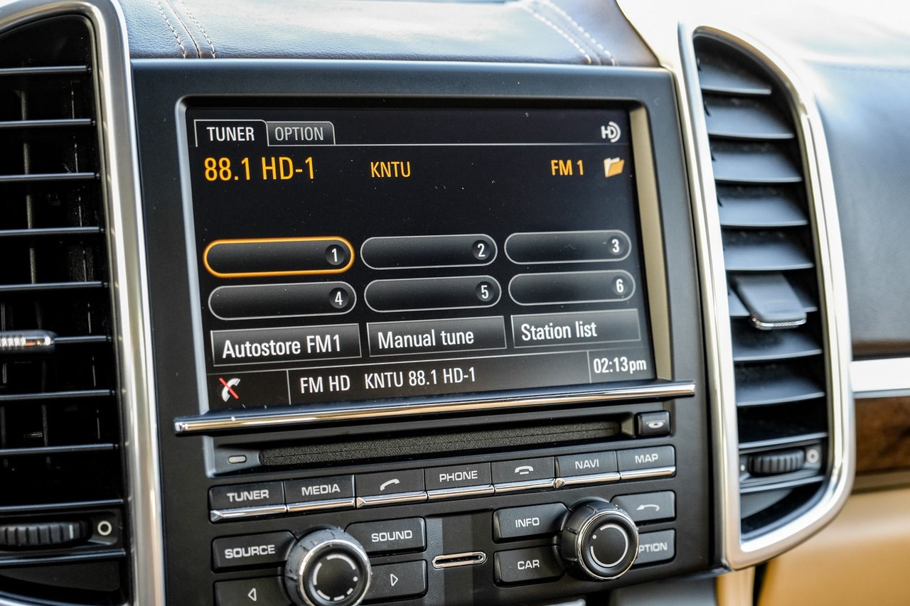 Porsche Cayenne Vehicle Main Gallery Image 28