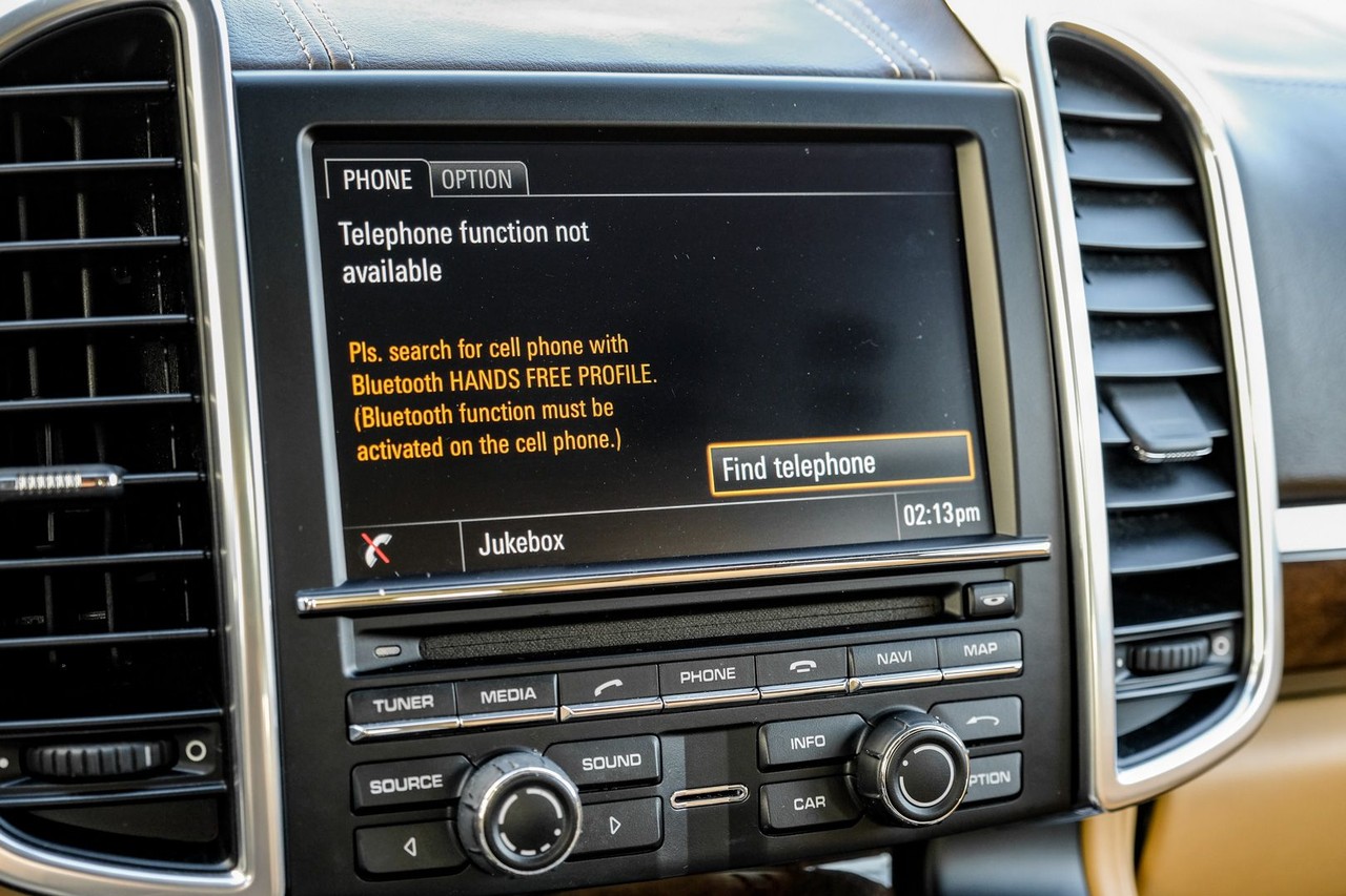 Porsche Cayenne Vehicle Main Gallery Image 30