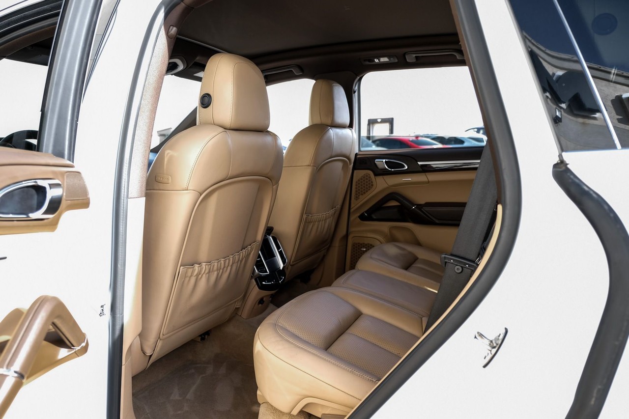 Porsche Cayenne Vehicle Main Gallery Image 36
