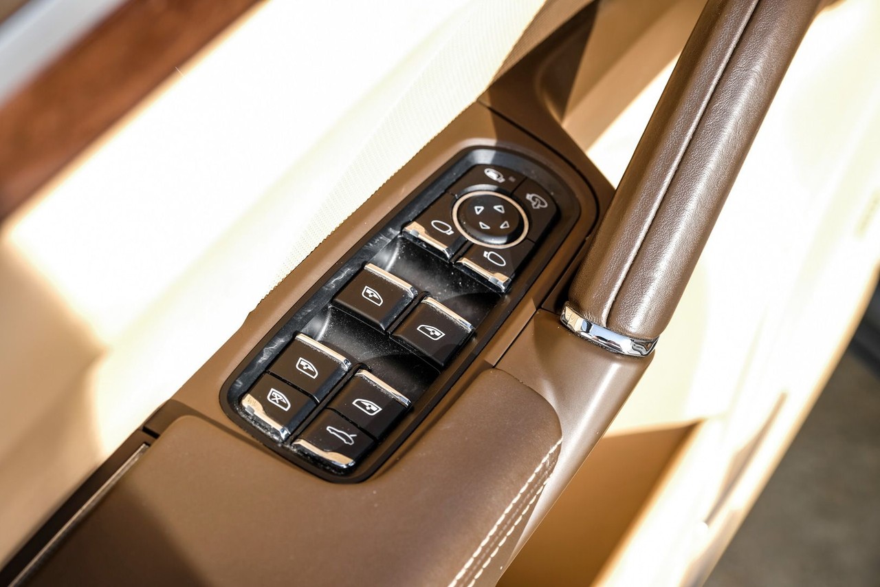 Porsche Cayenne Vehicle Main Gallery Image 41