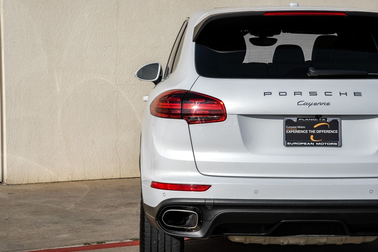 Porsche Cayenne Vehicle Main Gallery Image 45