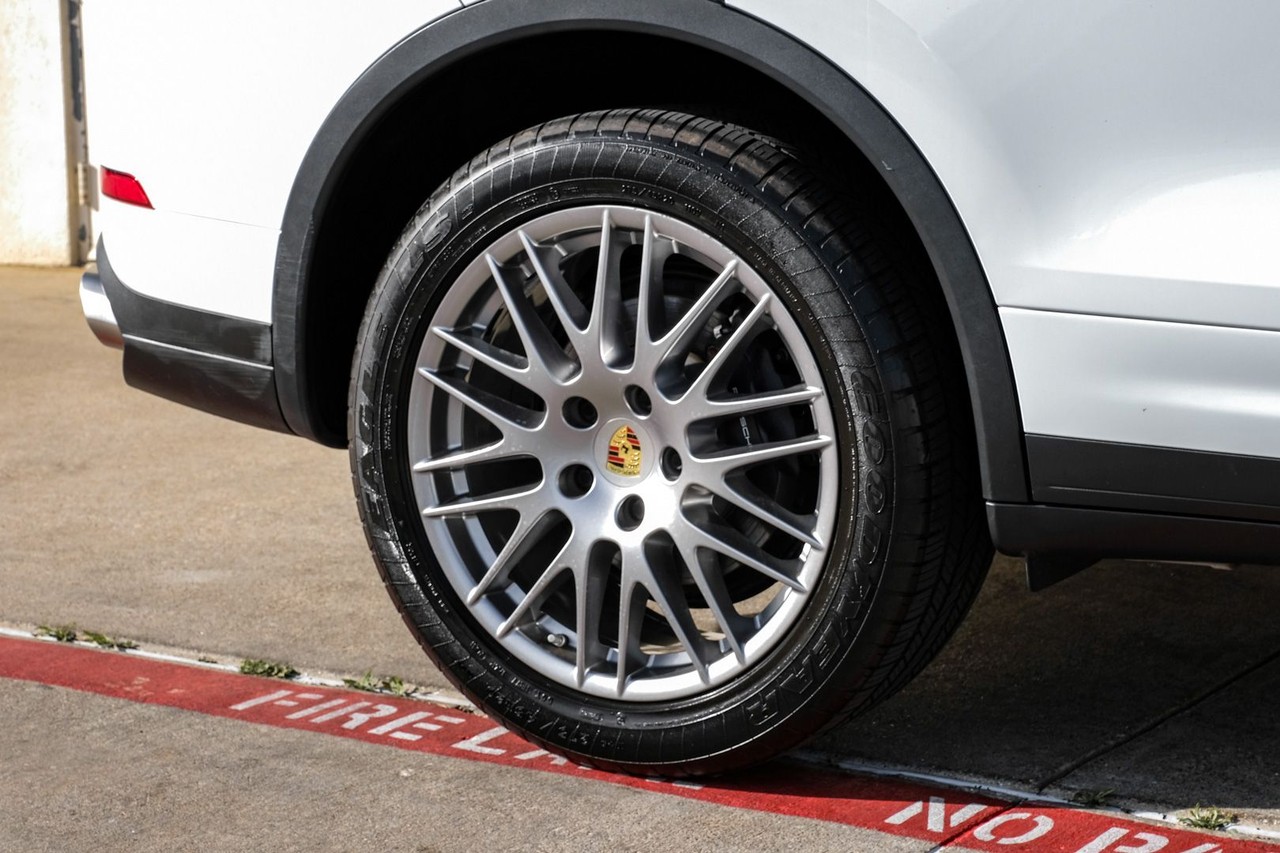 Porsche Cayenne Vehicle Main Gallery Image 48