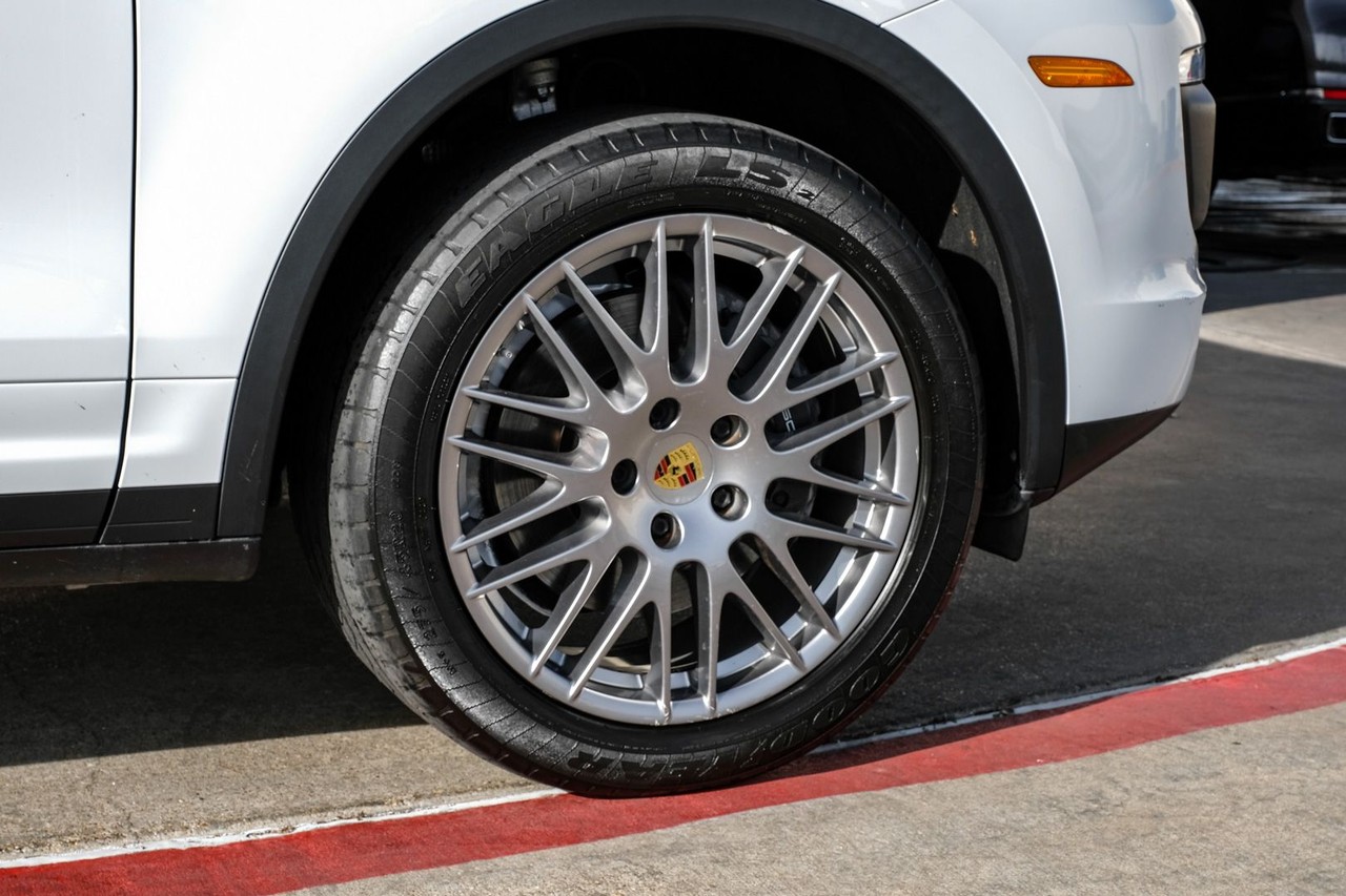 Porsche Cayenne Vehicle Main Gallery Image 49