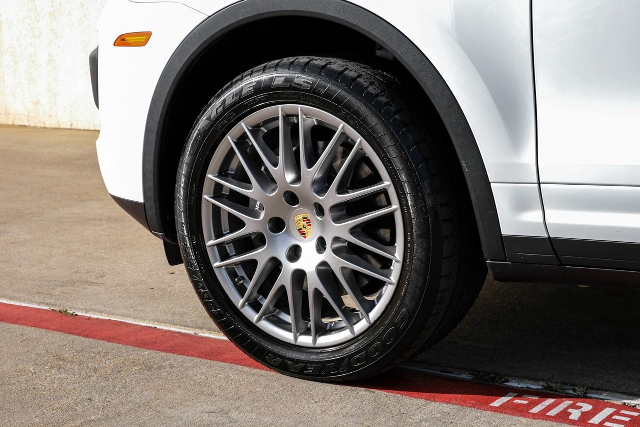 Porsche Cayenne Vehicle Main Gallery Image 50