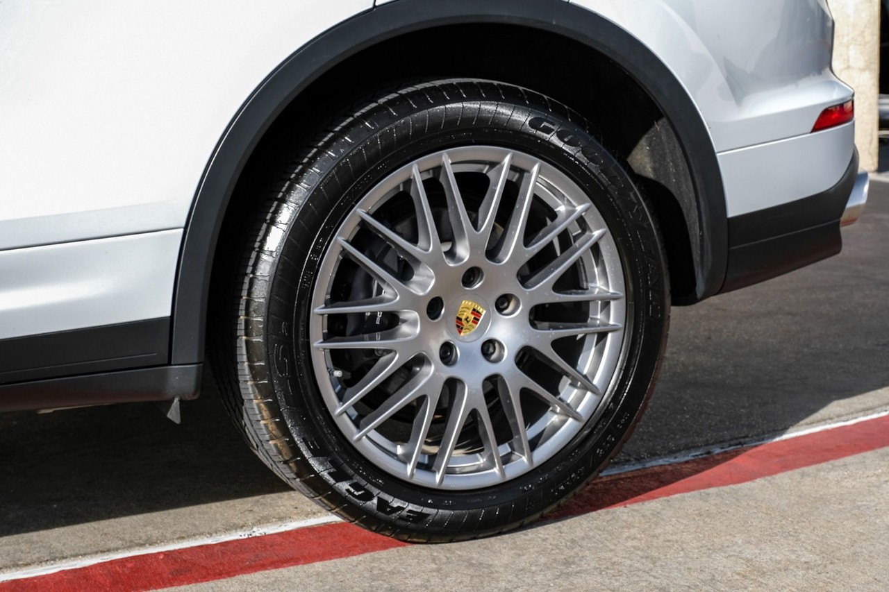 Porsche Cayenne Vehicle Main Gallery Image 51
