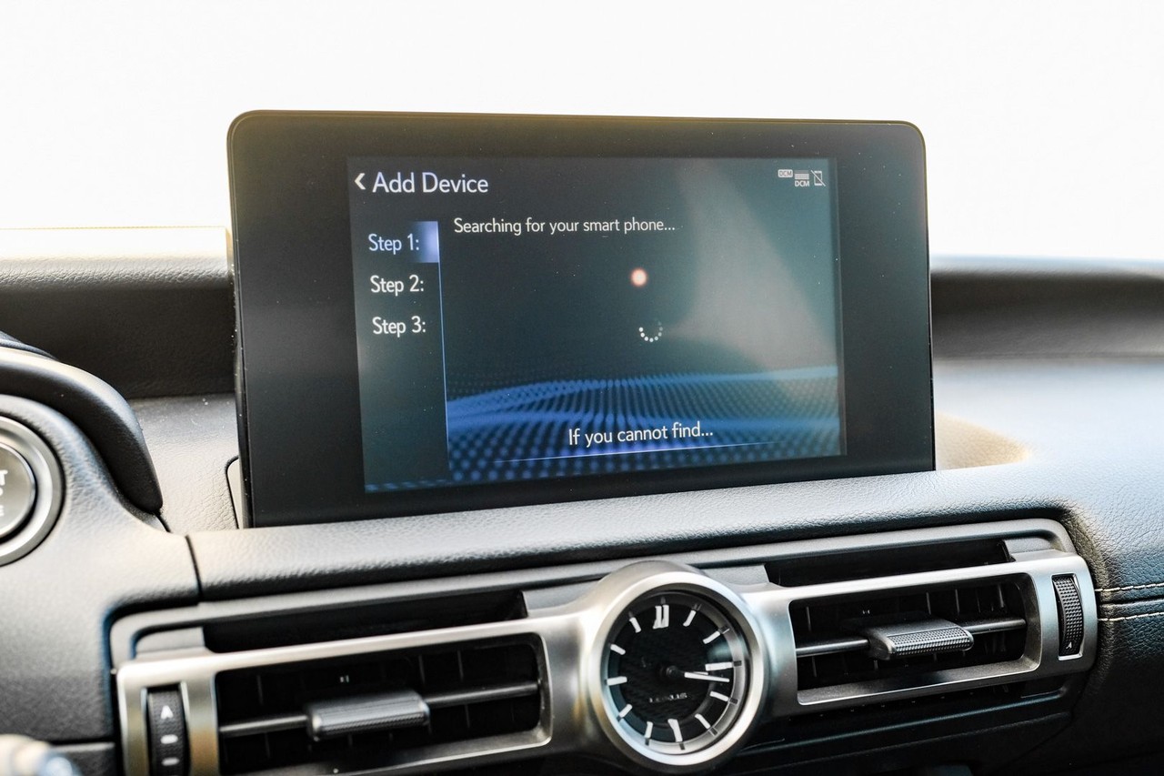 Lexus IS Vehicle Main Gallery Image 28