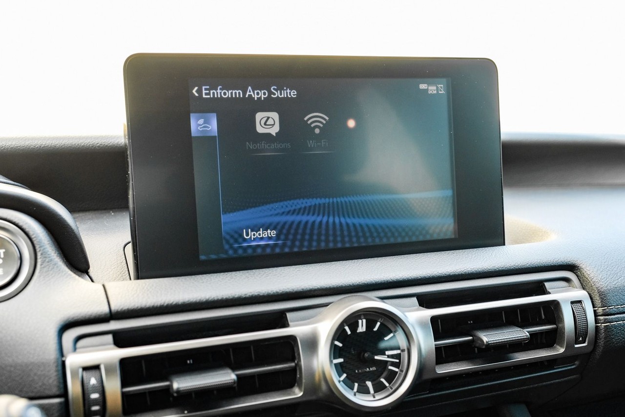 Lexus IS Vehicle Main Gallery Image 29