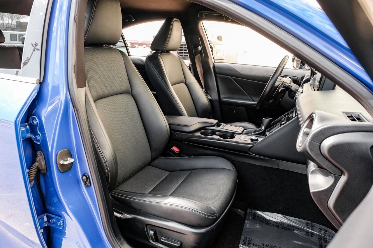 Lexus IS Vehicle Main Gallery Image 33