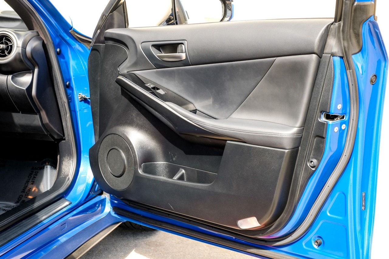 Lexus IS Vehicle Main Gallery Image 42