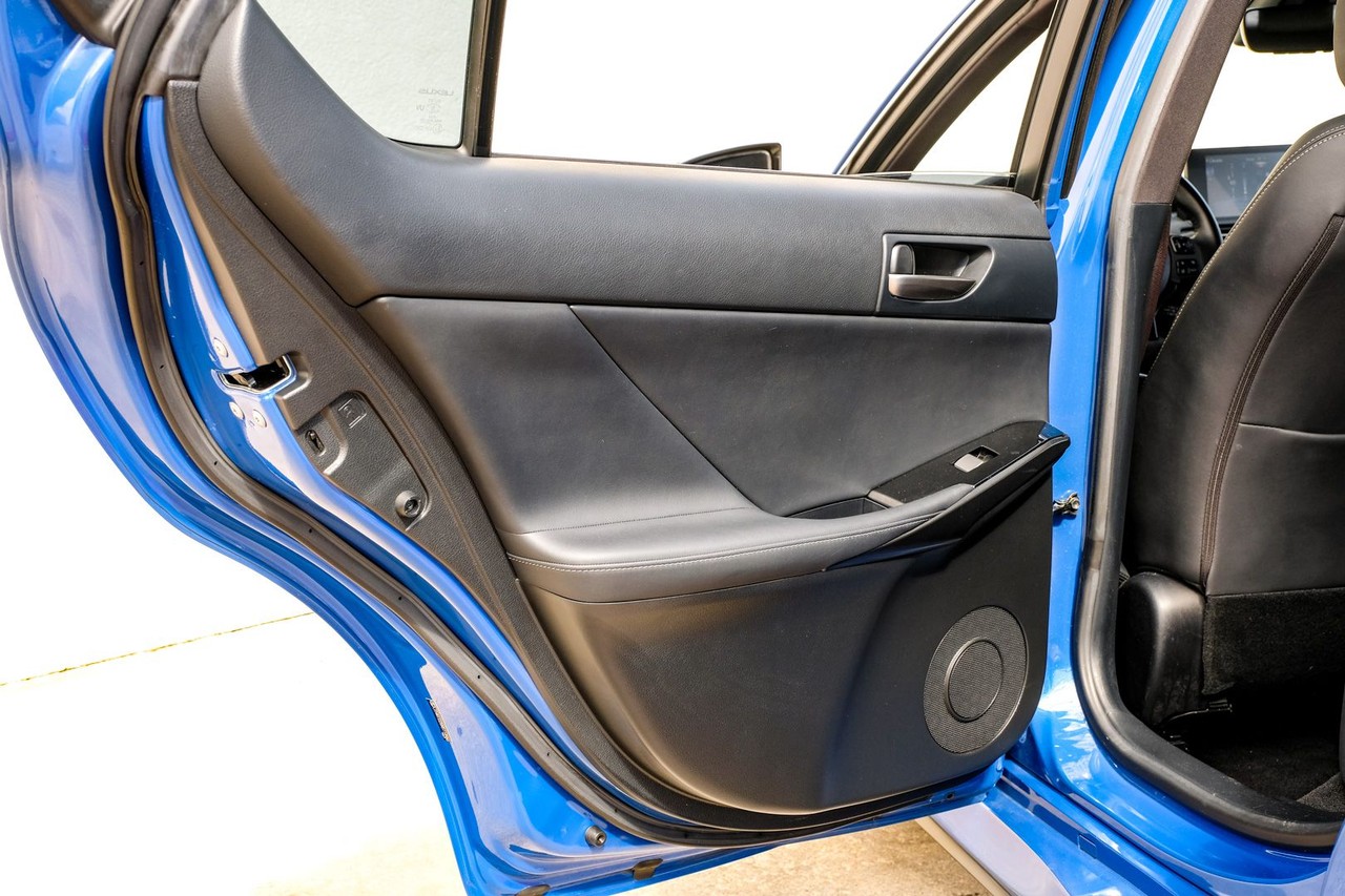 Lexus IS Vehicle Main Gallery Image 43