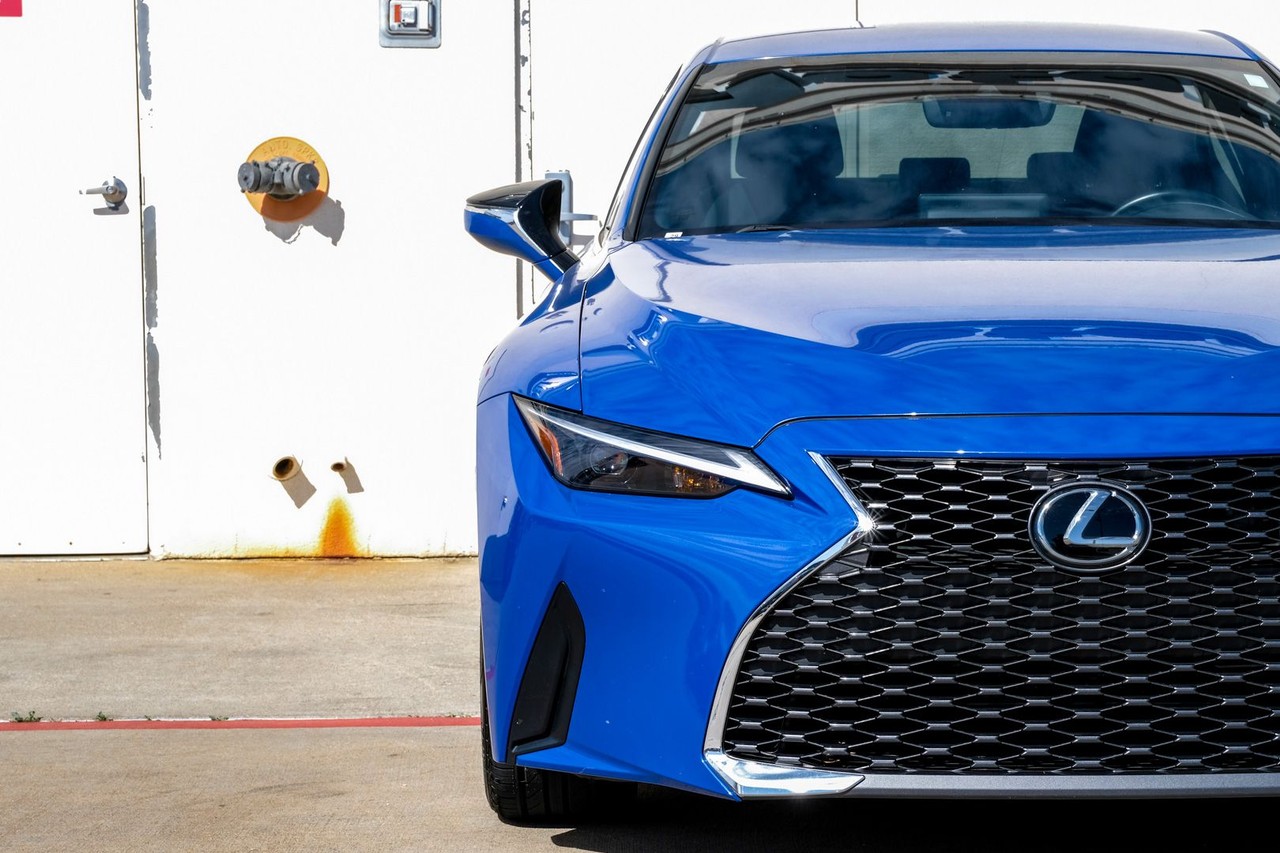 Lexus IS Vehicle Main Gallery Image 45