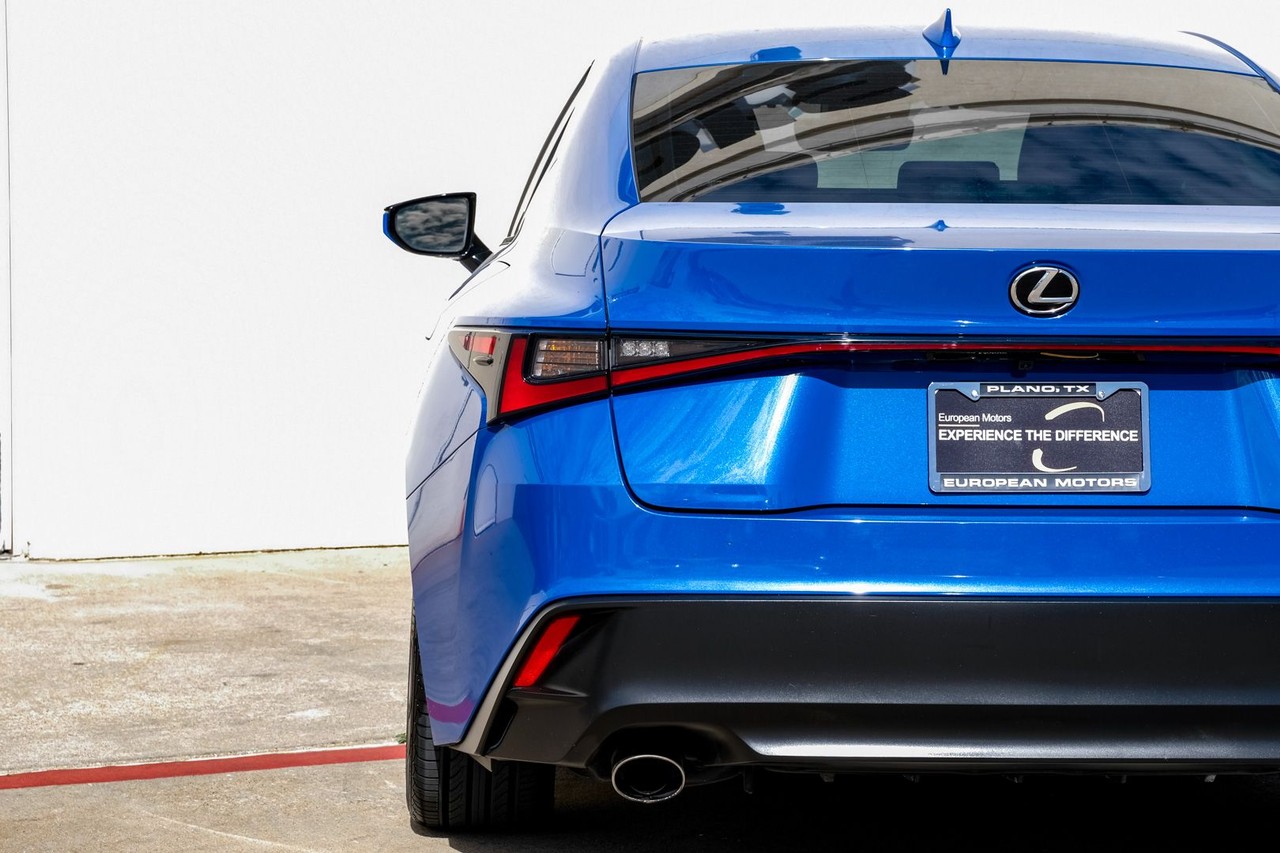 Lexus IS Vehicle Main Gallery Image 46