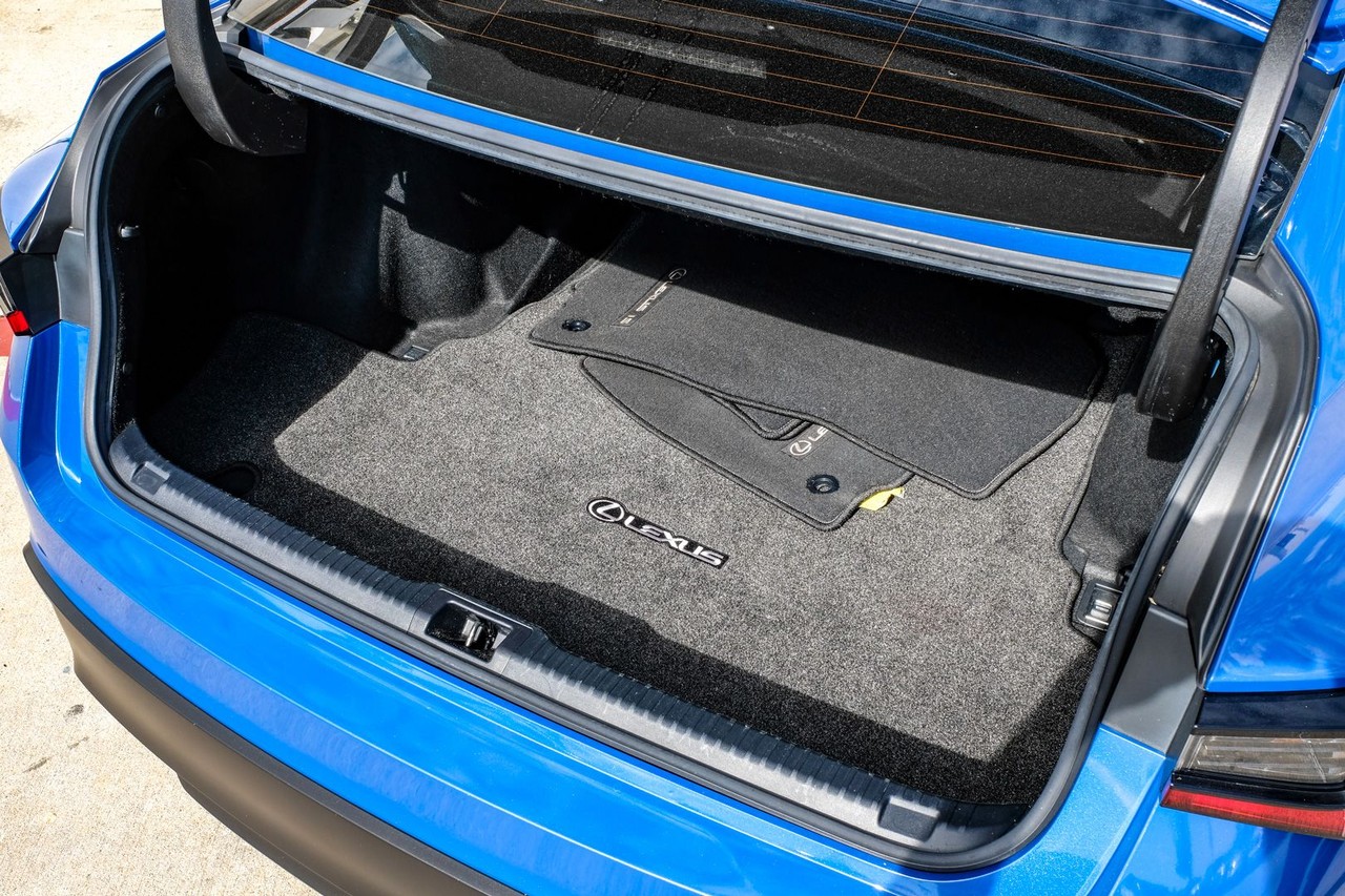 Lexus IS Vehicle Main Gallery Image 47