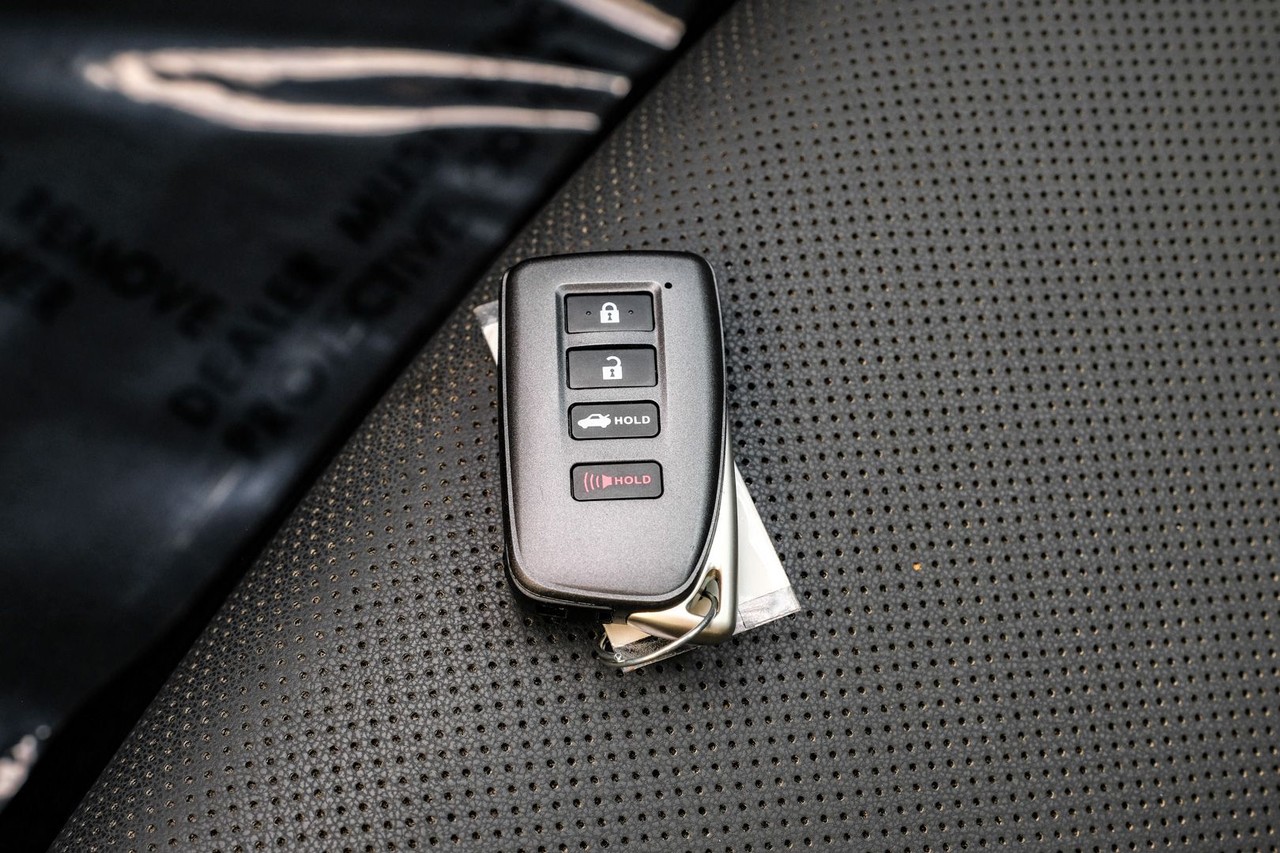 Lexus IS Vehicle Main Gallery Image 53