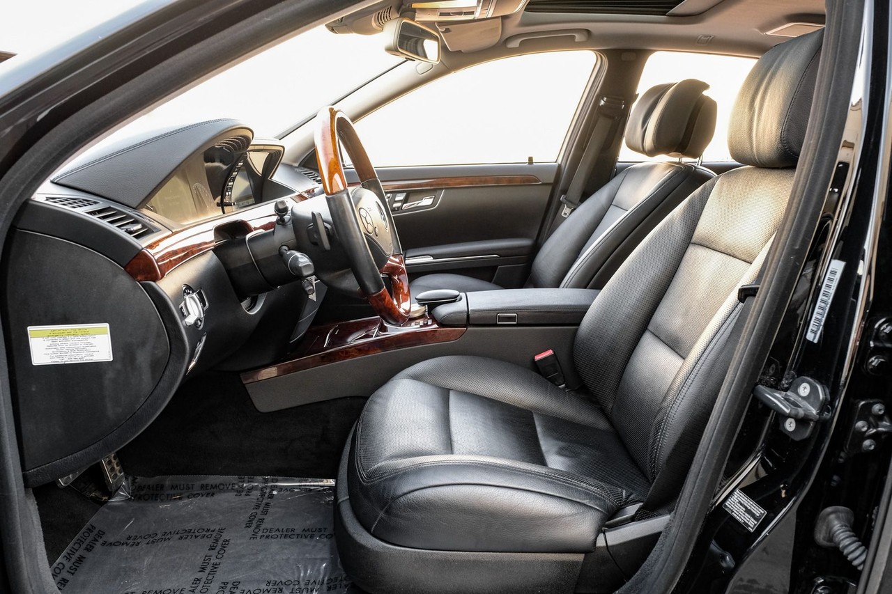 Mercedes-Benz S-Class Vehicle Main Gallery Image 04