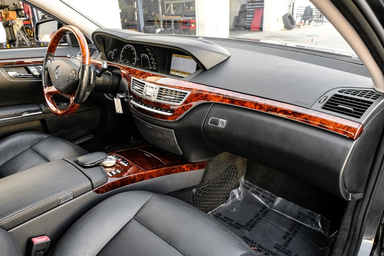 Mercedes-Benz S-Class Vehicle Main Gallery Image 12