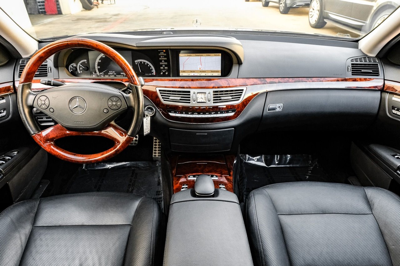 Mercedes-Benz S-Class Vehicle Main Gallery Image 14