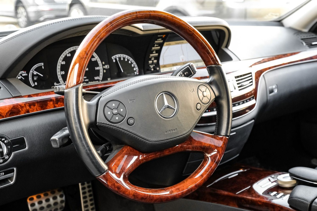 Mercedes-Benz S-Class Vehicle Main Gallery Image 15