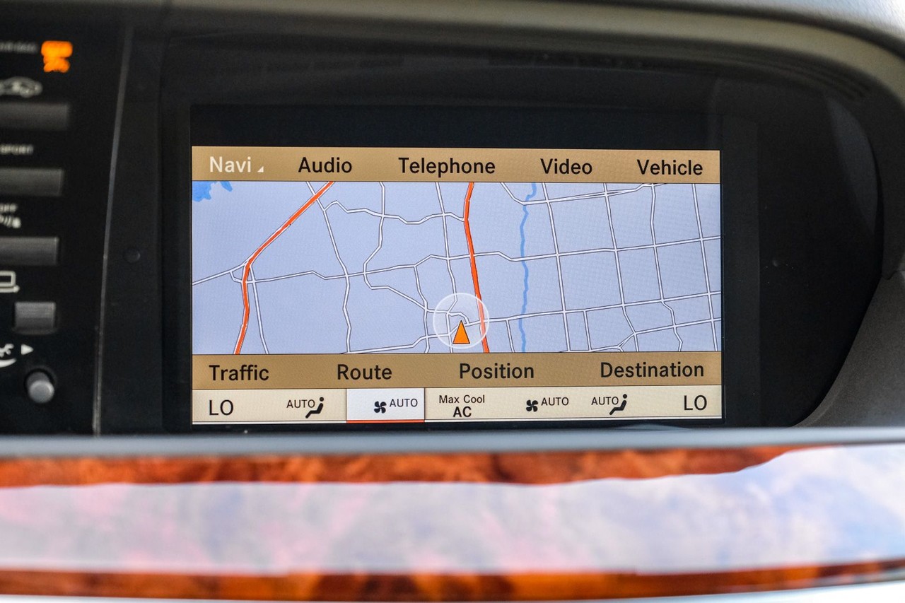 Mercedes-Benz S-Class Vehicle Main Gallery Image 21