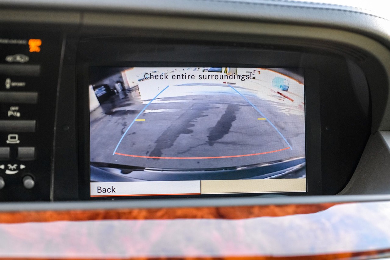 Mercedes-Benz S-Class Vehicle Main Gallery Image 22