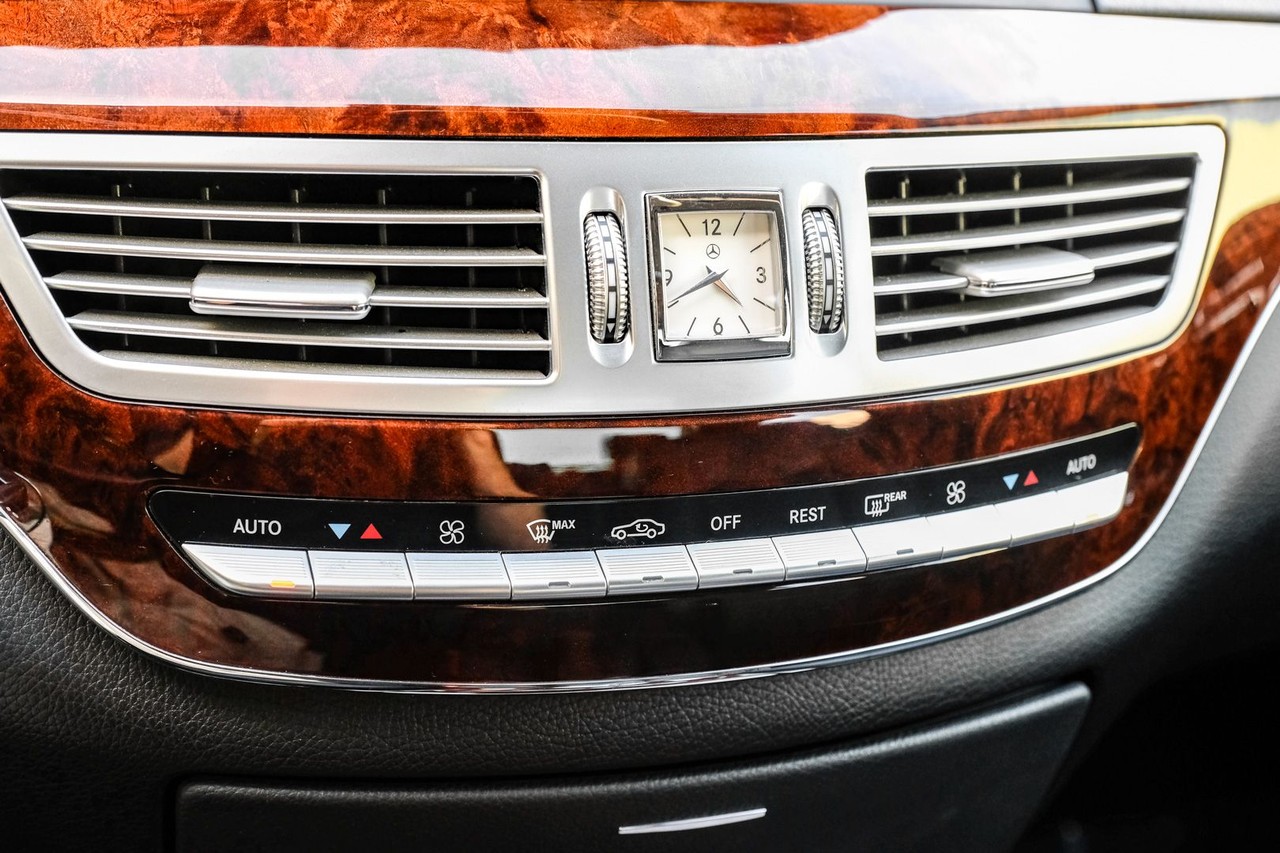 Mercedes-Benz S-Class Vehicle Main Gallery Image 25