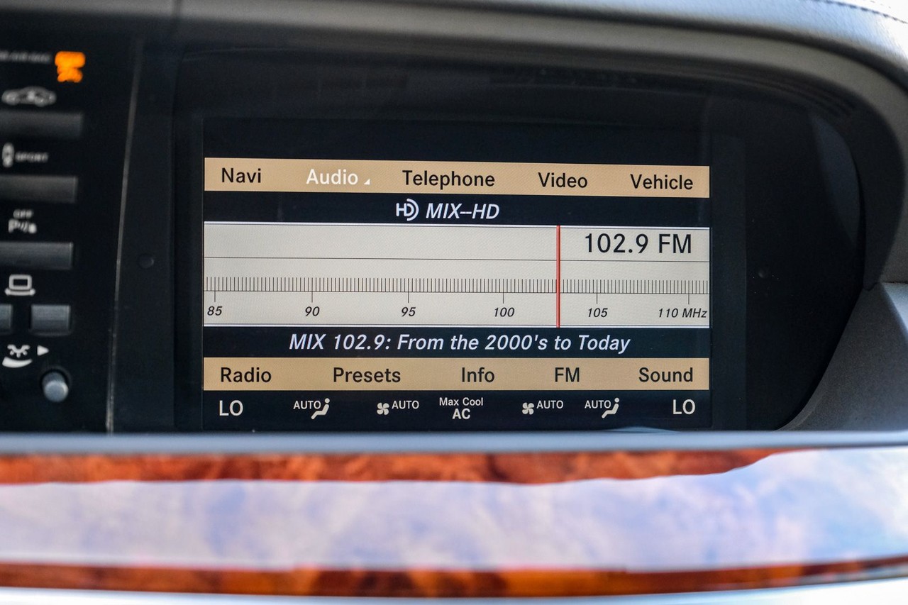 Mercedes-Benz S-Class Vehicle Main Gallery Image 26