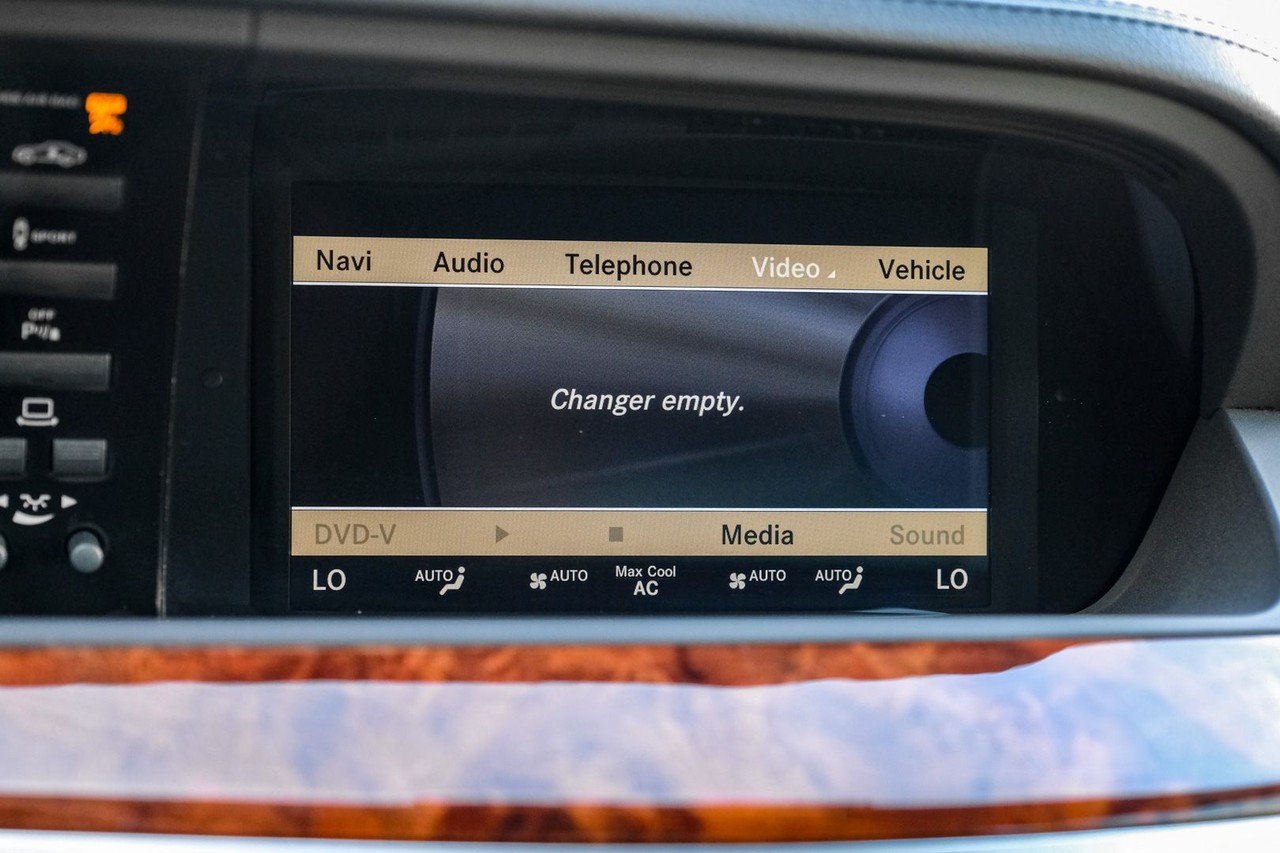 Mercedes-Benz S-Class Vehicle Main Gallery Image 28