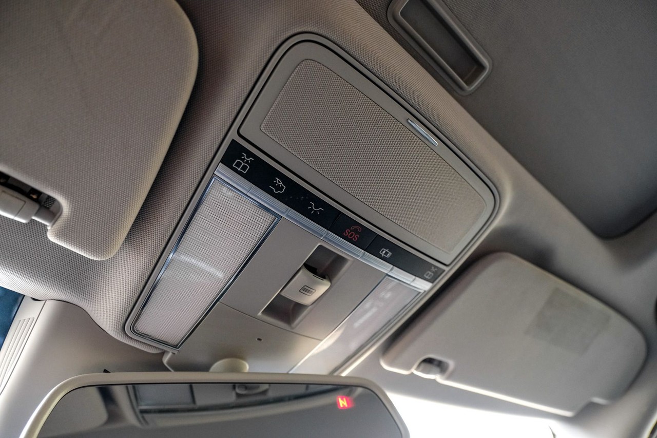 Mercedes-Benz S-Class Vehicle Main Gallery Image 29