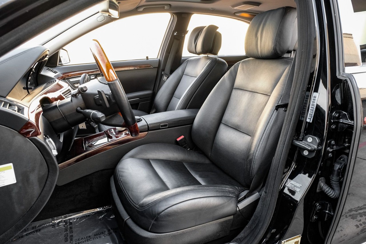 Mercedes-Benz S-Class Vehicle Main Gallery Image 30