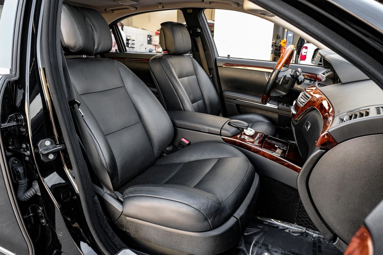 Mercedes-Benz S-Class Vehicle Main Gallery Image 32