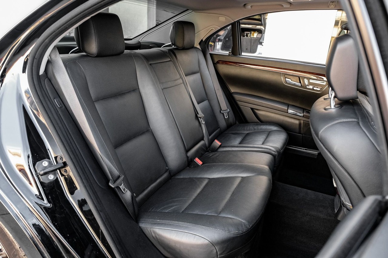 Mercedes-Benz S-Class Vehicle Main Gallery Image 33