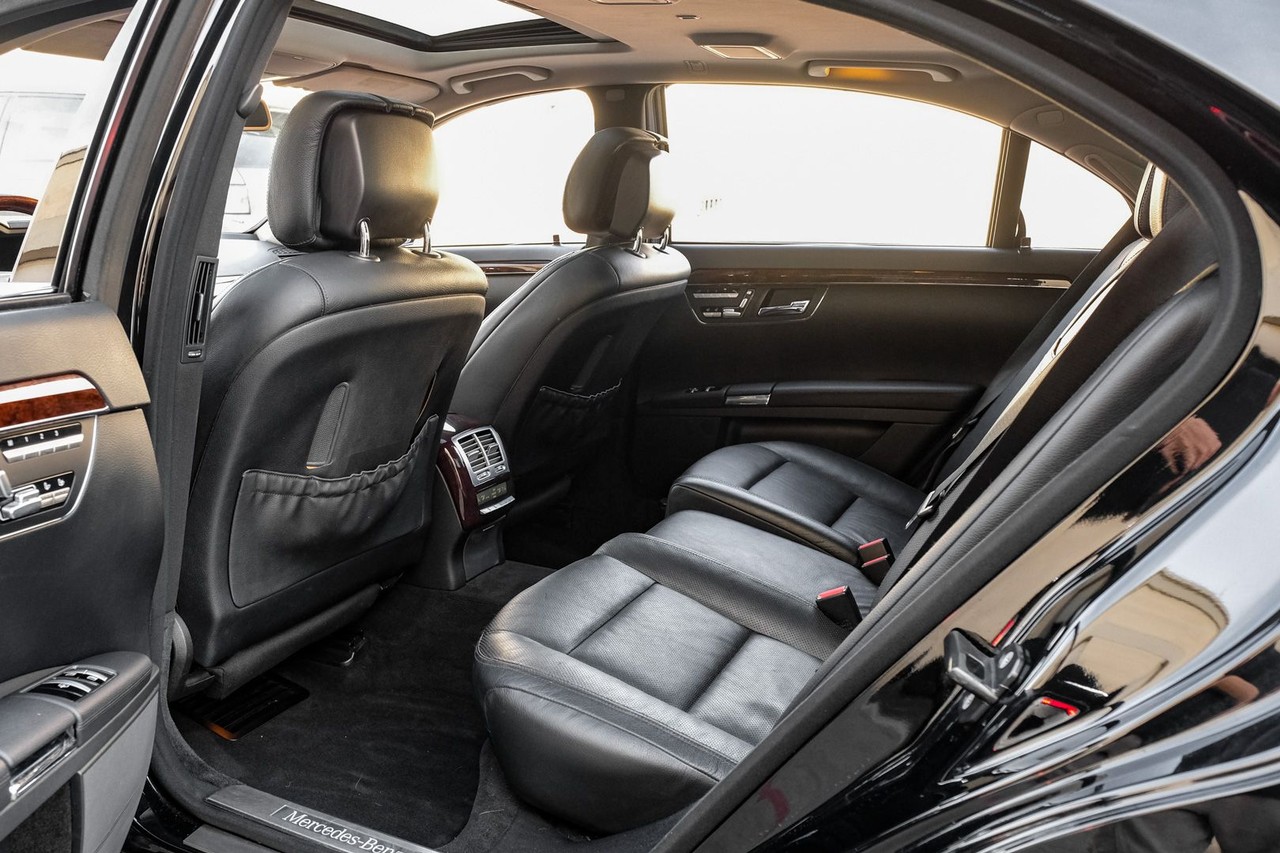 Mercedes-Benz S-Class Vehicle Main Gallery Image 35