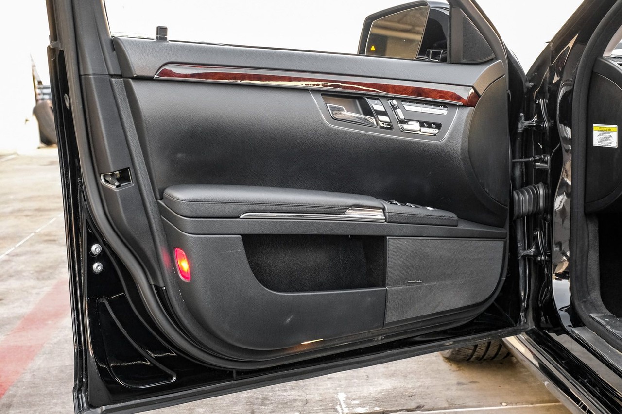 Mercedes-Benz S-Class Vehicle Main Gallery Image 37