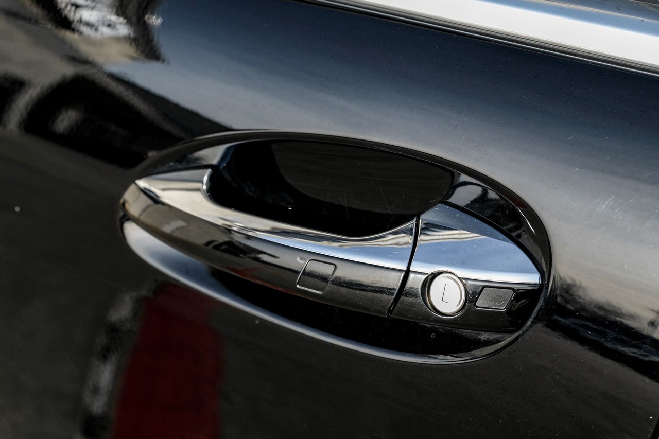 Mercedes-Benz S-Class Vehicle Main Gallery Image 38