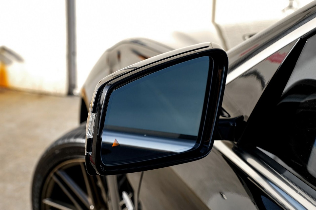 Mercedes-Benz S-Class Vehicle Main Gallery Image 39