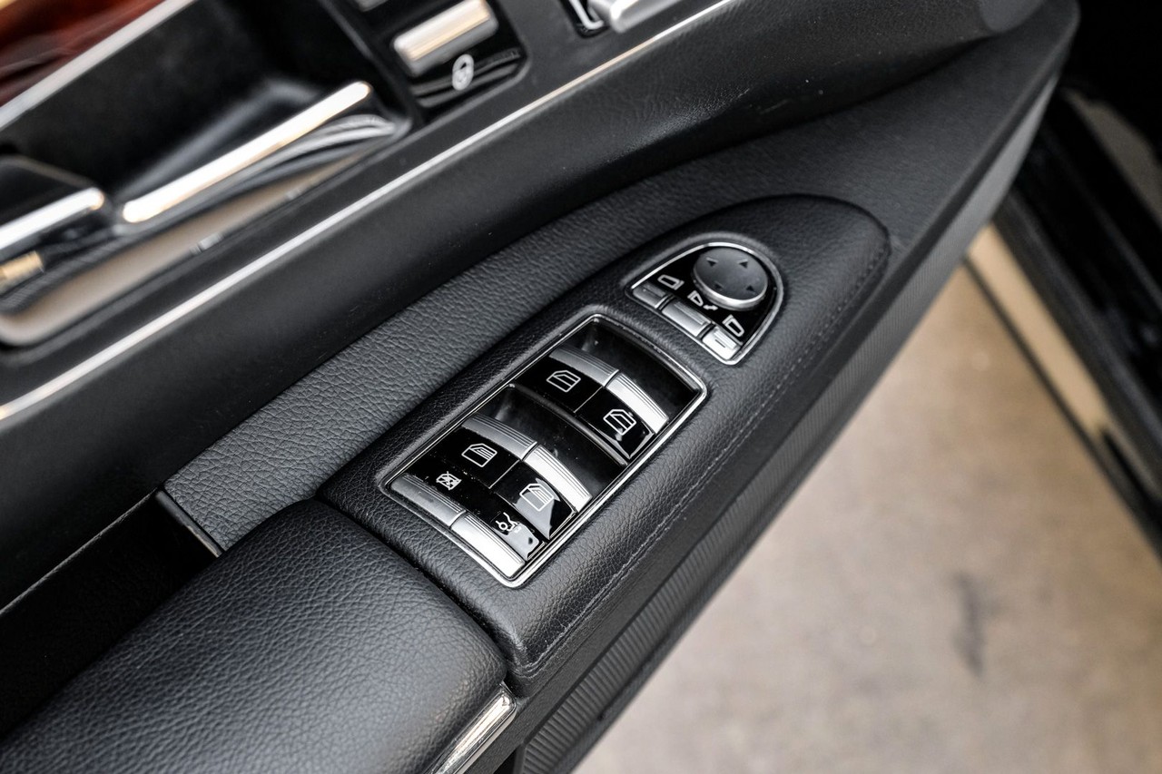 Mercedes-Benz S-Class Vehicle Main Gallery Image 40