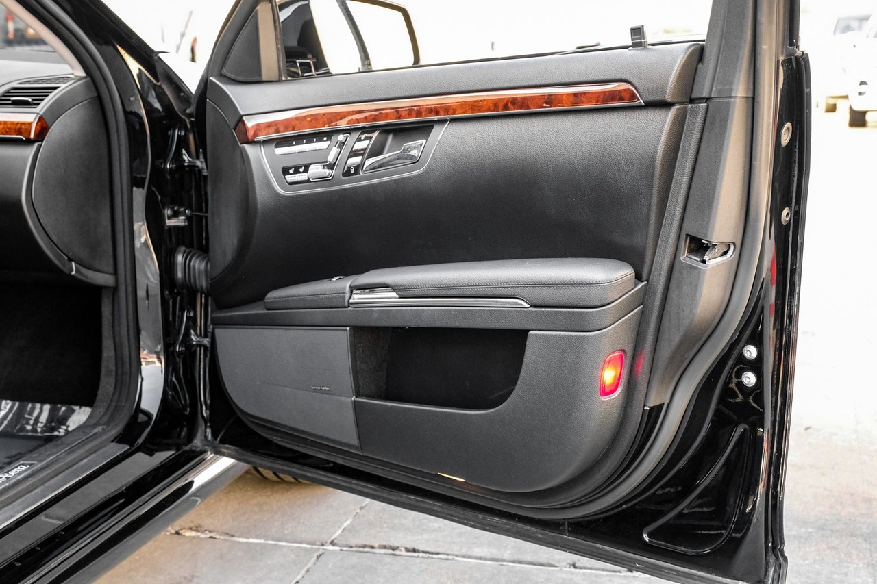 Mercedes-Benz S-Class Vehicle Main Gallery Image 41
