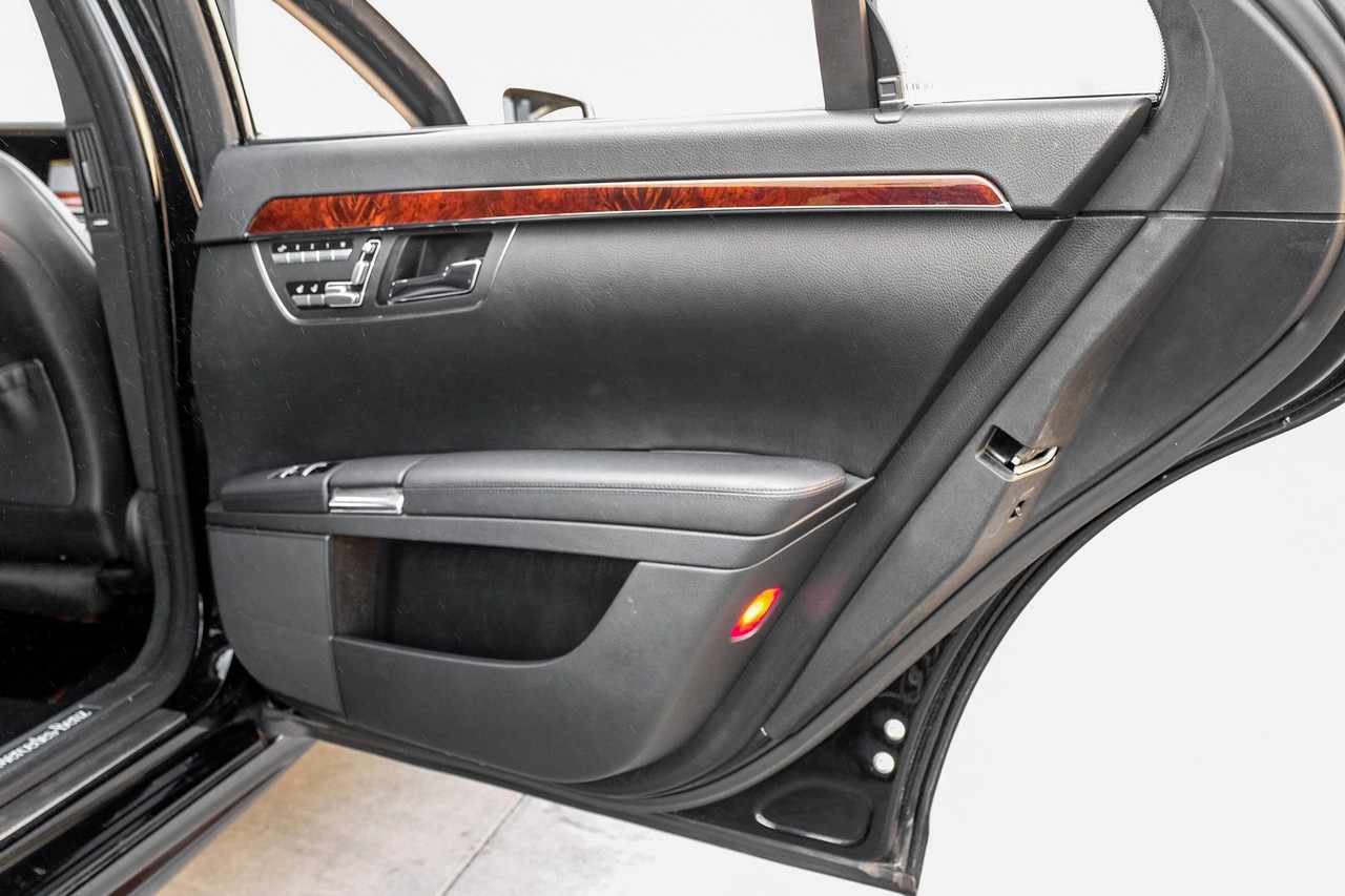 Mercedes-Benz S-Class Vehicle Main Gallery Image 43