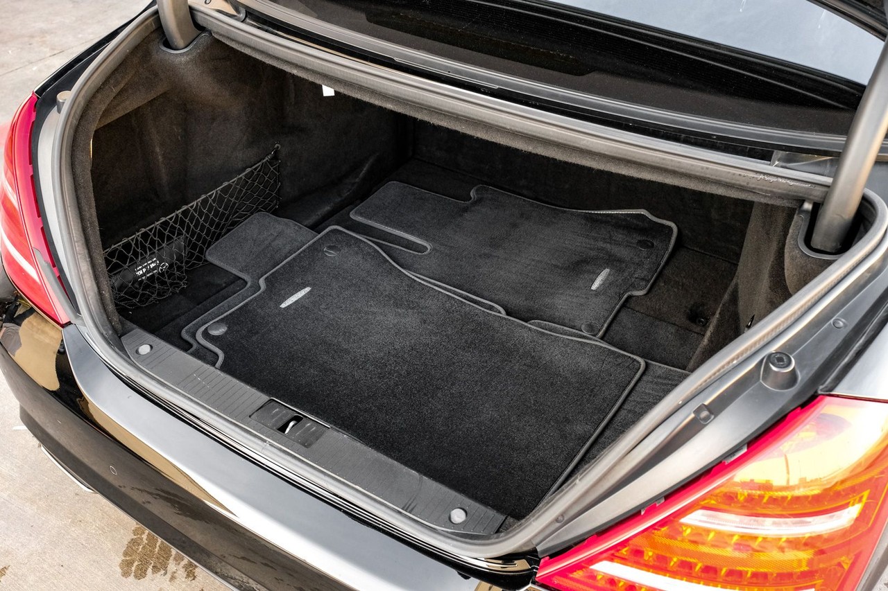 Mercedes-Benz S-Class Vehicle Main Gallery Image 46