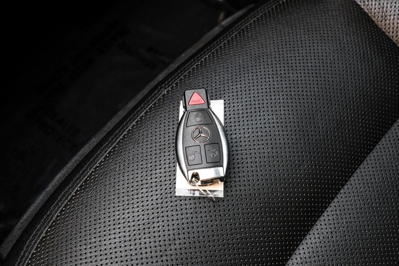 Mercedes-Benz S-Class Vehicle Main Gallery Image 52