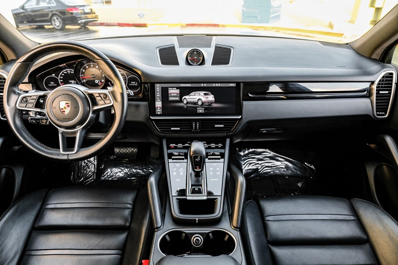 Porsche Cayenne Vehicle Main Gallery Image 14