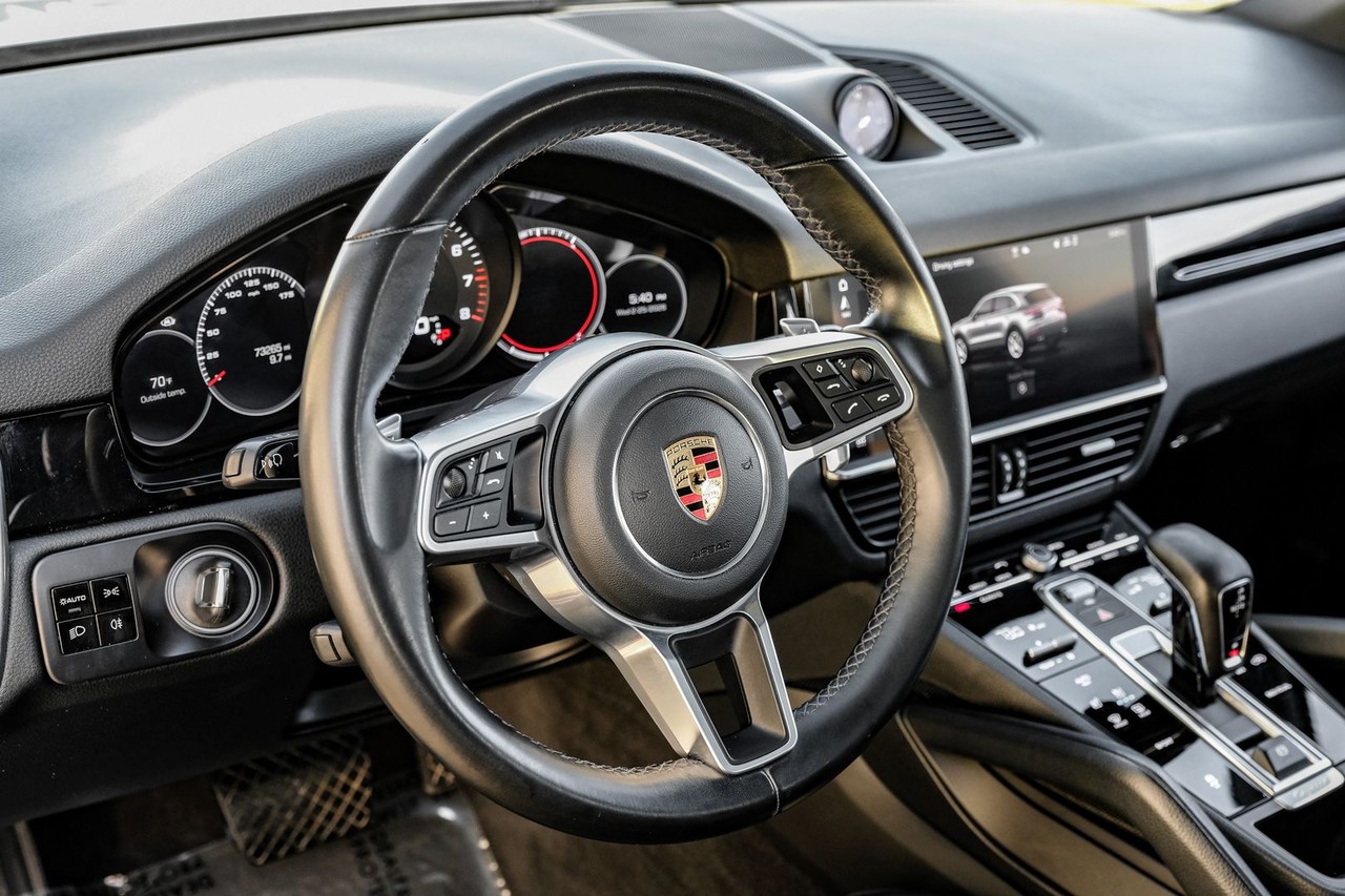 Porsche Cayenne Vehicle Main Gallery Image 15