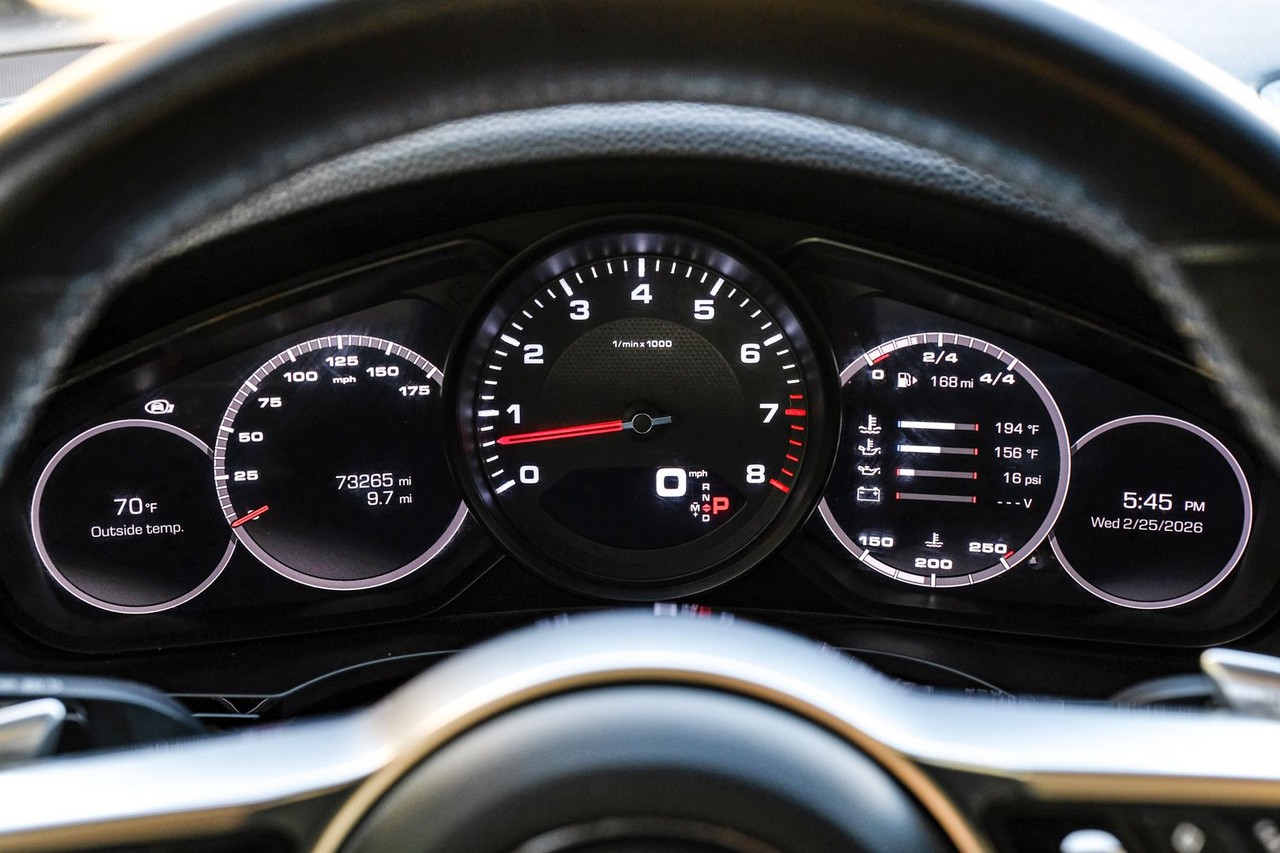 Porsche Cayenne Vehicle Main Gallery Image 19