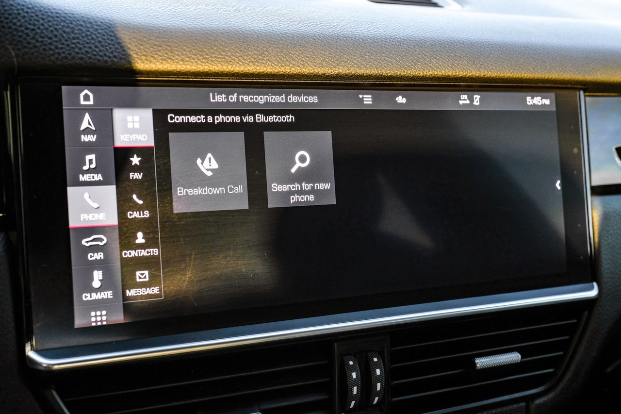 Porsche Cayenne Vehicle Main Gallery Image 28