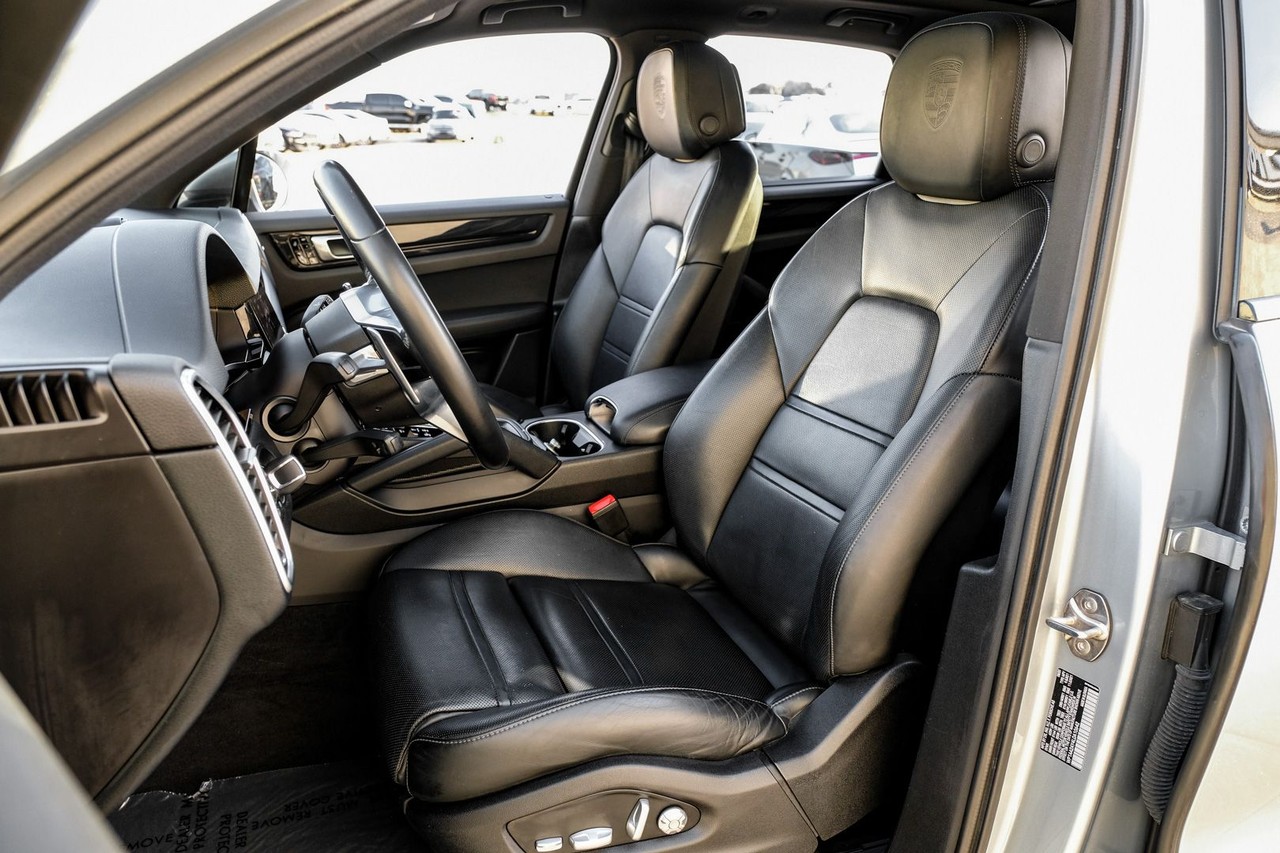 Porsche Cayenne Vehicle Main Gallery Image 30