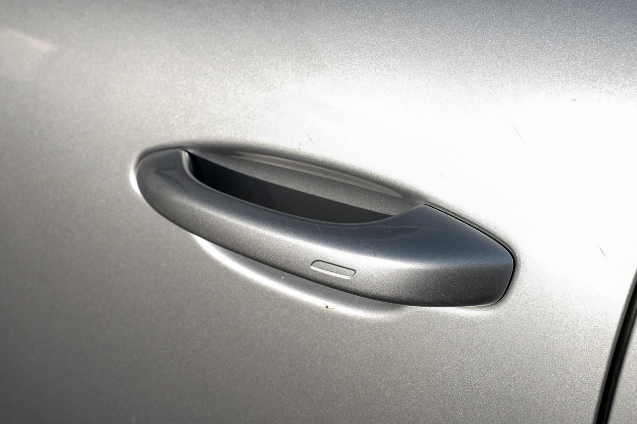 Porsche Cayenne Vehicle Main Gallery Image 38