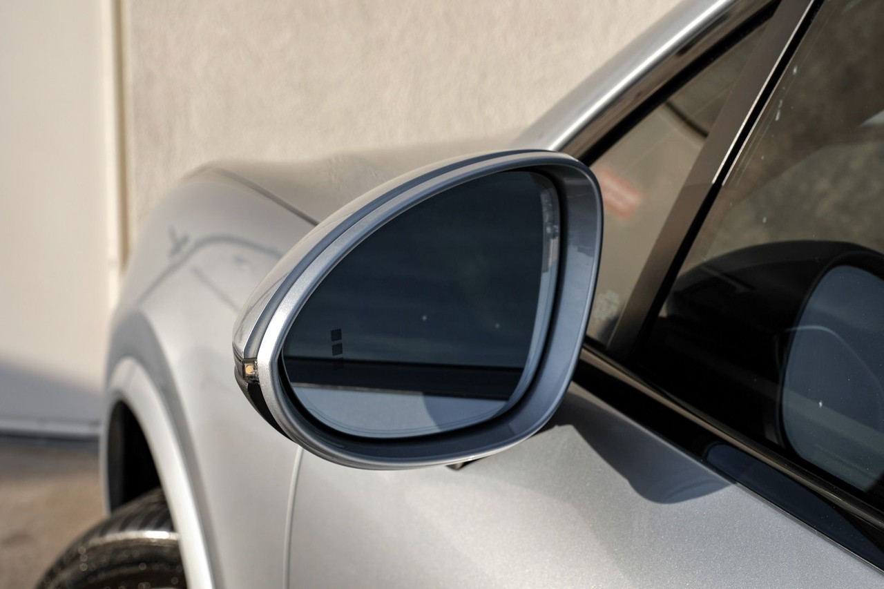 Porsche Cayenne Vehicle Main Gallery Image 39