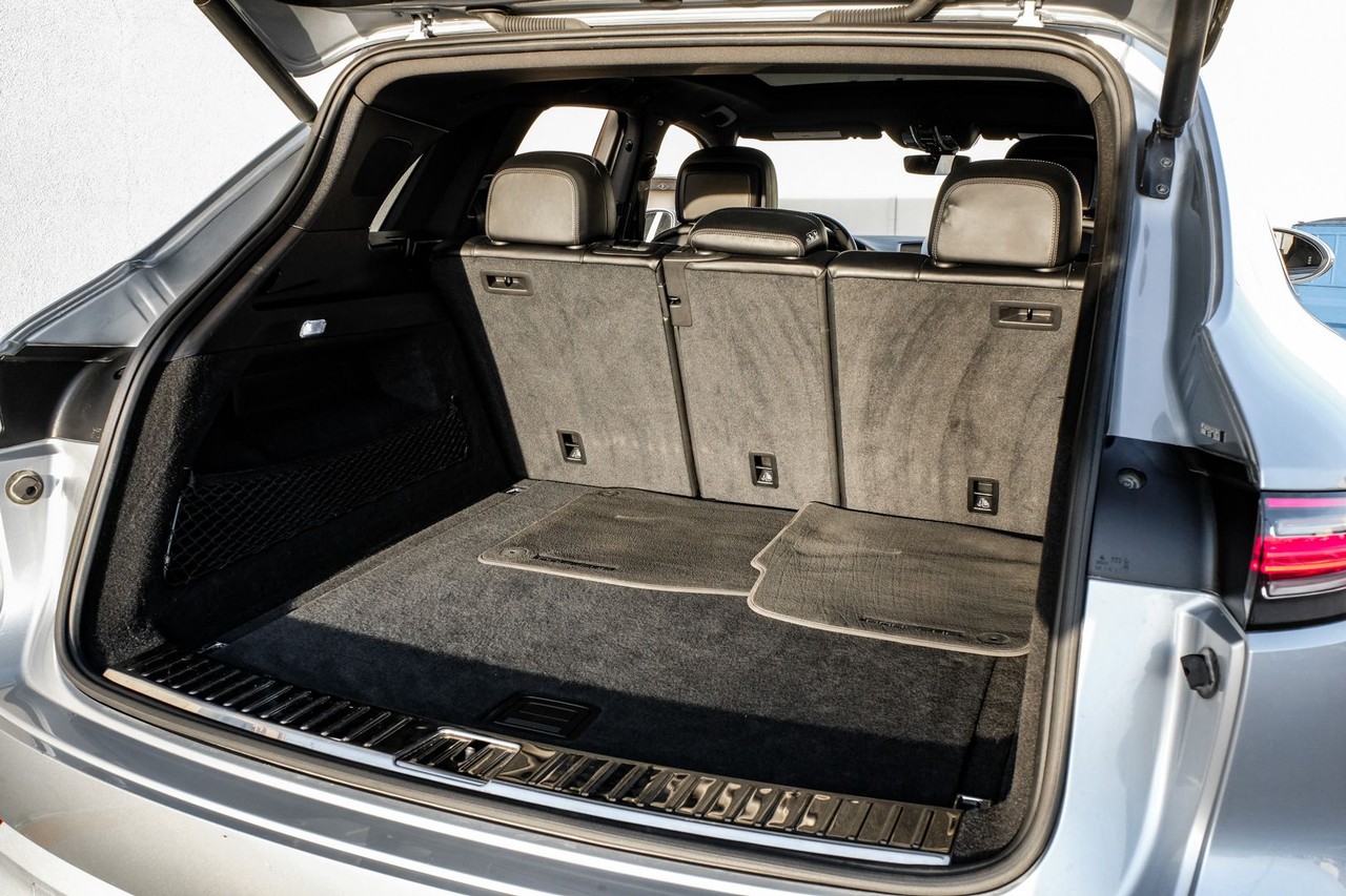 Porsche Cayenne Vehicle Main Gallery Image 47